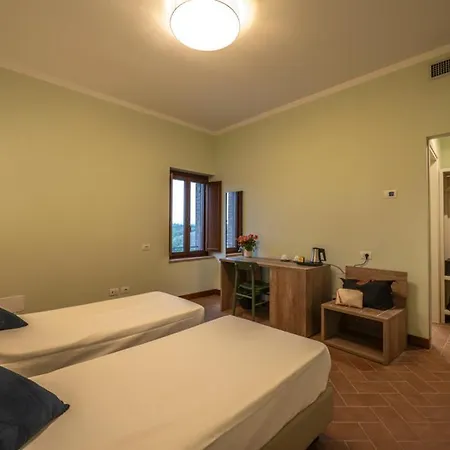 Podere Valserena בית הארחה 4*